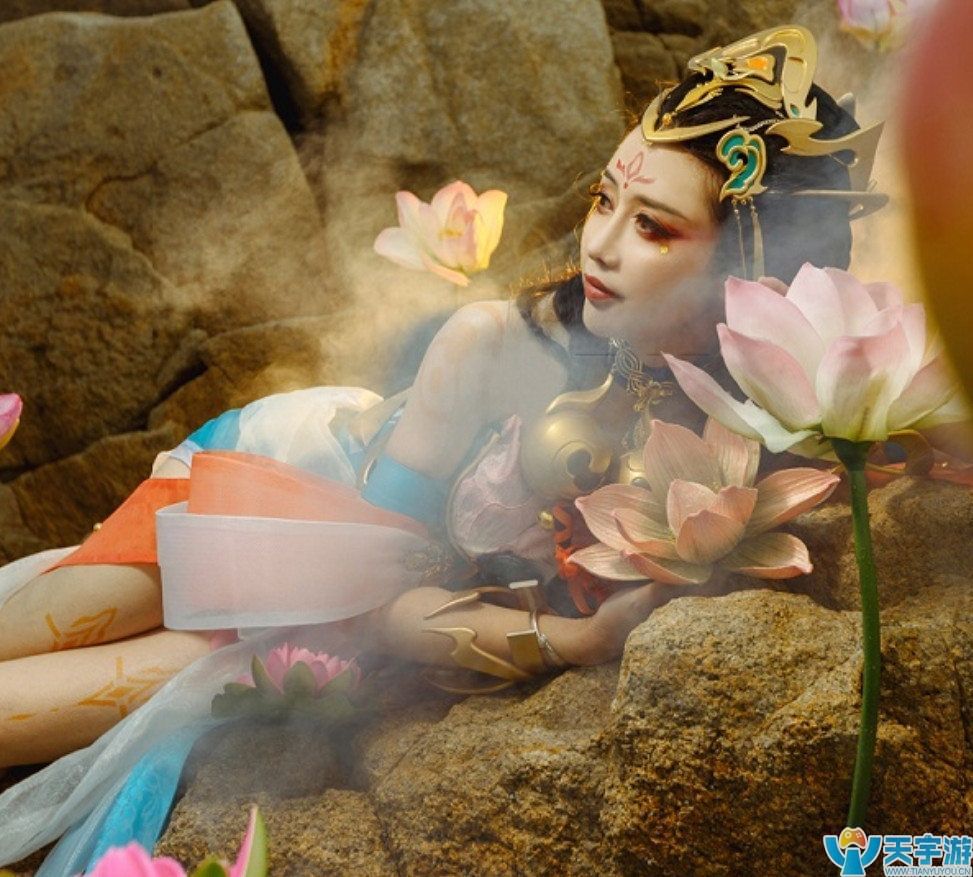 王者荣耀杨玉环中单出装打法 前期无力后期掌控全场